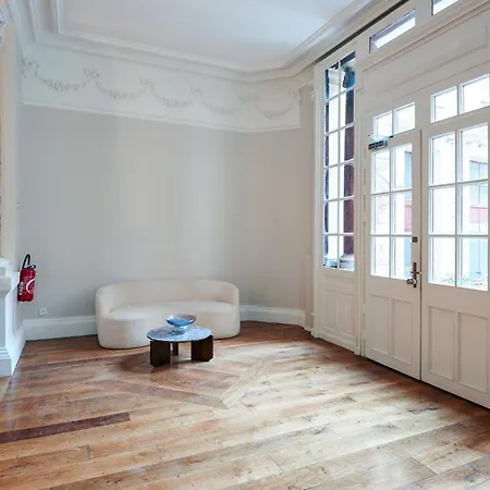 Maison Sixth June Apartman *