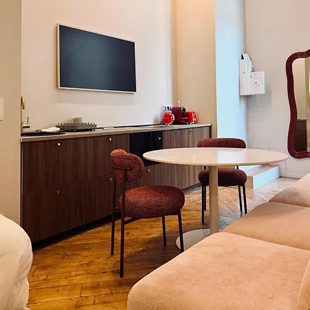 Maison Sixth June Apartman